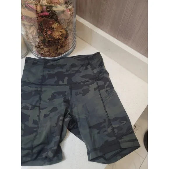 Lululemon Women's Fast And Free 6" Non-Reflective Shorts Black Size 4 - Picture 2 of 6